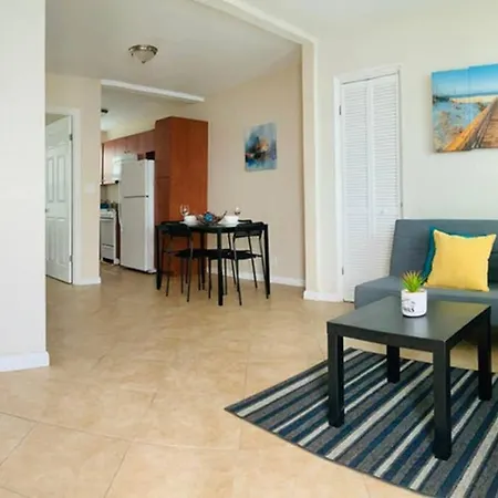 Hollywood Beach Apartments - Walk To The Beach Exterior photo