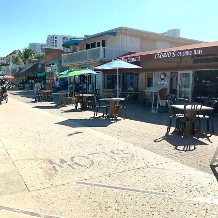 Hollywood Beach Apartments - Walk To The Beach Exterior photo