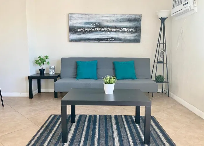 Hollywood Beach Apartments - Walk To The Beach